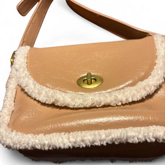 sherpa trim crossbody bag 🤍 - Picture 2 of 7